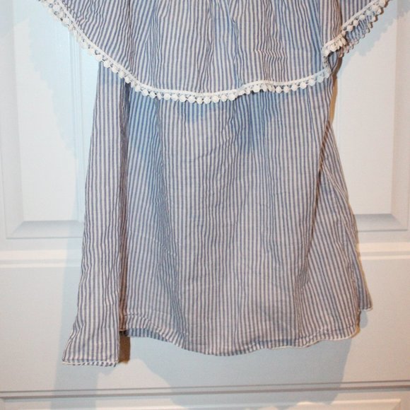 3/$20 🏷 Women's Striped Tank Blouse Size M - Picture 2 of 3